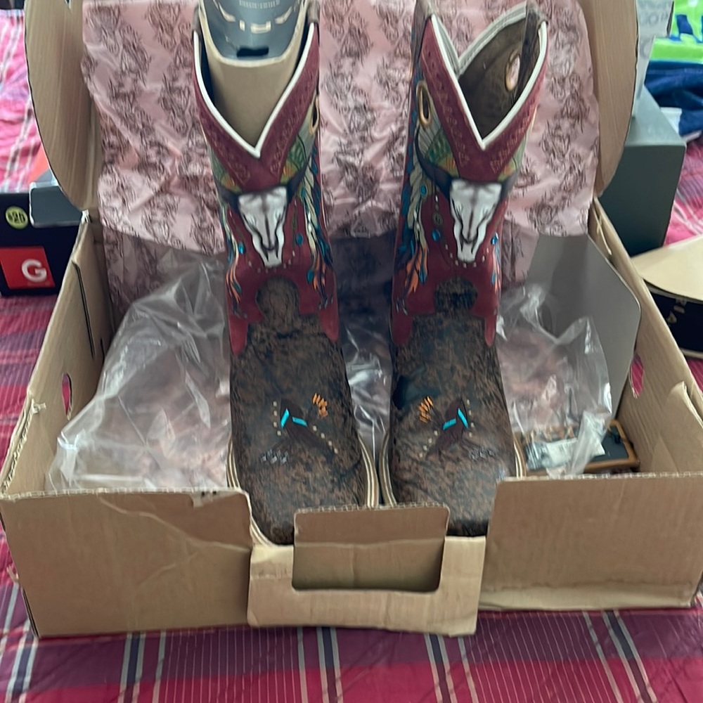 Ariat Rodeobaby Roundup boots.